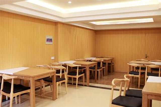 گرین تری این شانگ های پو دونگ دیسنی چوانشا رود شینجیاگانگ رود هتل