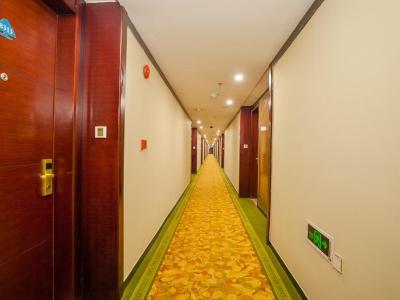 گرین تری این شانگ های پو دونگ دیسنی چوانشا رود شینجیاگانگ رود هتل