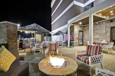 هم2 سویتز بای هیلتون کسی آیرپرت