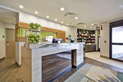 هم2 سویتز بای هیلتون کسی آیرپرت