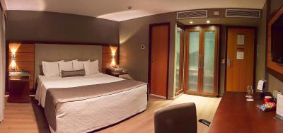 بوربن اسو پاولو ایبیراپورا کنونشن هتل