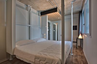 اندا ونیس هستل