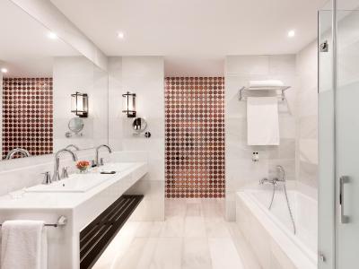 هتل آلفنسُ کسییی ا لوکسوری کالکشن هتل سویلا