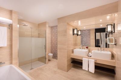 هتل آلفنسُ کسییی ا لوکسوری کالکشن هتل سویلا