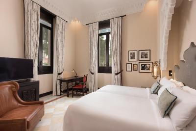 هتل آلفنسُ کسییی ا لوکسوری کالکشن هتل سویلا