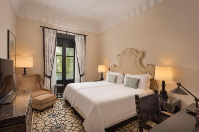 هتل آلفنسُ کسییی ا لوکسوری کالکشن هتل سویلا