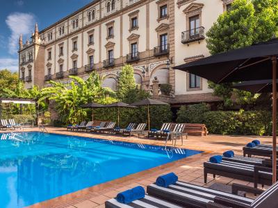 هتل آلفنسُ کسییی ا لوکسوری کالکشن هتل سویلا