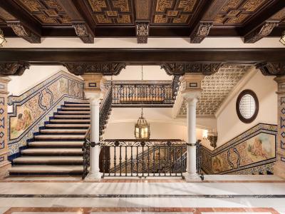 هتل آلفنسُ کسییی ا لوکسوری کالکشن هتل سویلا