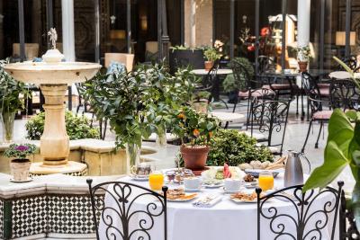 هتل آلفنسُ کسییی ا لوکسوری کالکشن هتل سویلا