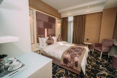 گلد تفلیس هتل