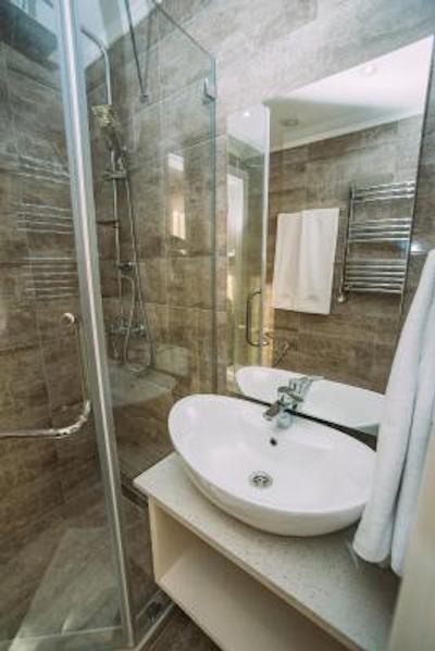 گلد تفلیس هتل