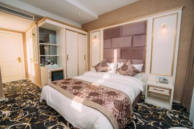 گلد تفلیس هتل