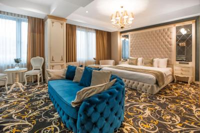 گلد تفلیس هتل