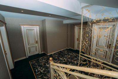 گلد تفلیس هتل