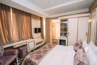 گلد تفلیس هتل