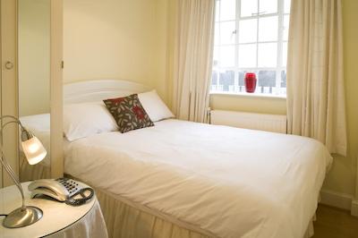 چلسیا کلویسترز