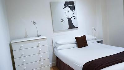 چلسیا کلویسترز