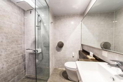 لومیا هتل2 دنگدامون