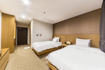 لومیا هتل2 دنگدامون