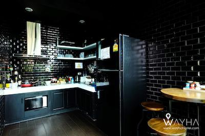 ویها هاستل دون موینگ ایرپورت