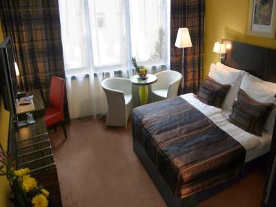 ای هتل کریستال پالاس