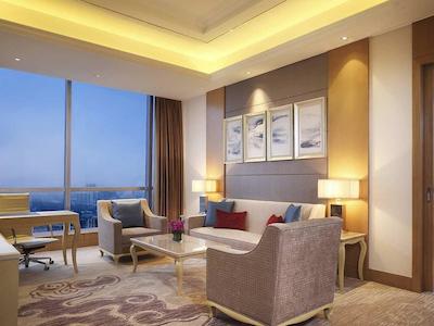 دابل تری بای هیلتون گوانگژو