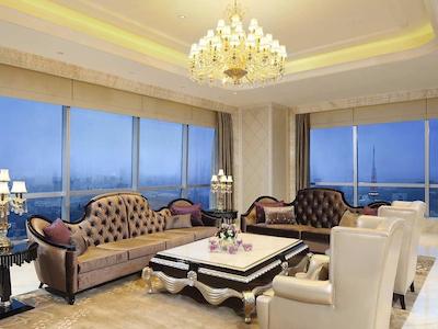 دابل تری بای هیلتون گوانگژو