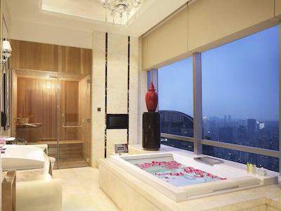 دابل تری بای هیلتون گوانگژو