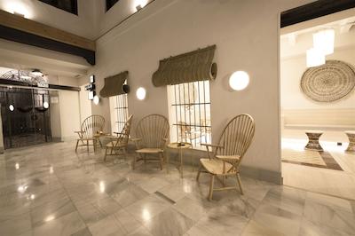 فر یو هستل سویلا