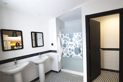 فر یو هستل سویلا