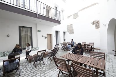 فر یو هستل سویلا