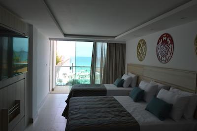 پارادیسُ پر پریا هتل