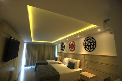 پارادیسُ پر پریا هتل