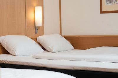 ایبیز ایسناچ هتل