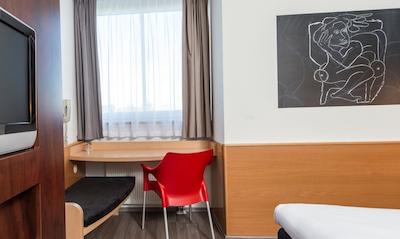 ایبیز ایسناچ هتل