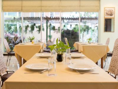 ایسترن گرند پالاس