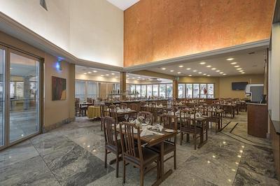 اکتوال کنونشن هتل