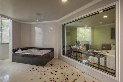 اکتوال کنونشن هتل