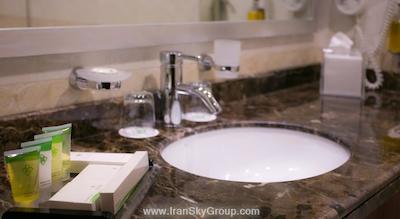 تو سیزن هتل اند آپارتمان