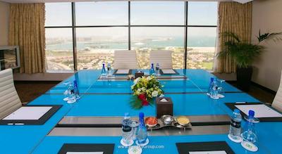 تو سیزن هتل اند آپارتمان