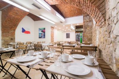 ل پتیت هتل پراگو