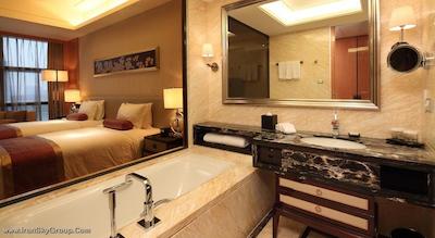 هیلتون باییون