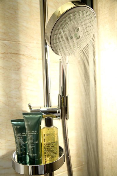 هیلتون باییون