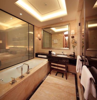 هیلتون باییون