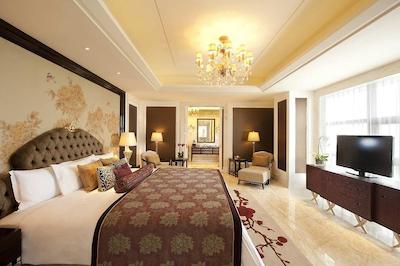 هیلتون باییون