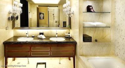 هیلتون باییون