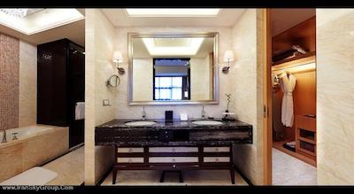 هیلتون باییون