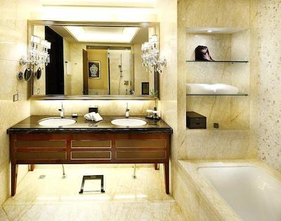 هیلتون باییون