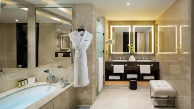 کمپینسکی هتل مال آف د امارات دبی