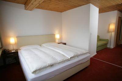 سُرل هتل اسُرا